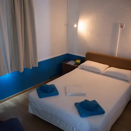Le Village Hotel *
