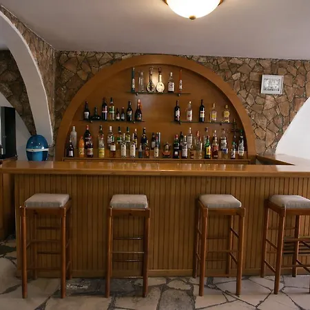 Le Village Hotel *