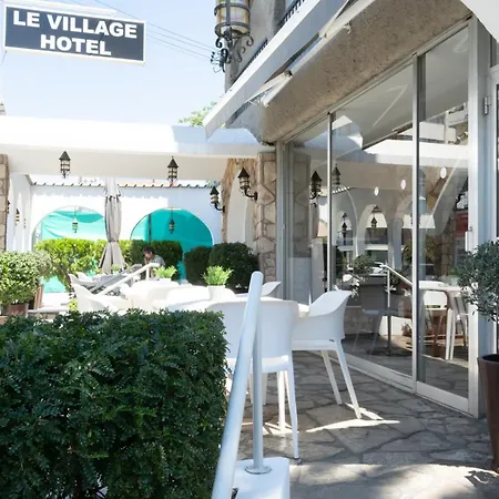 Le Village Hotel *