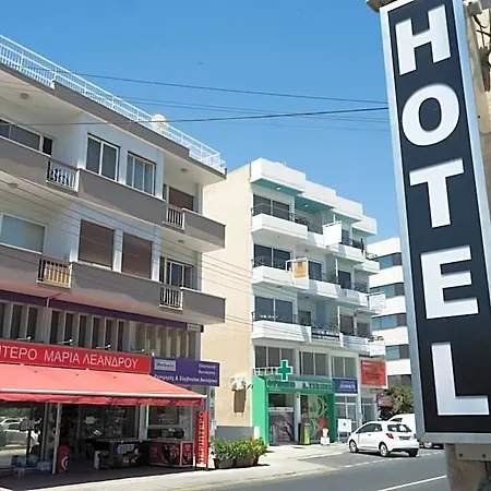 Le Village Hotel *