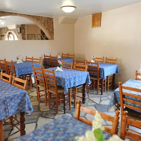 Le Village Hotel *