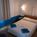 Le Village Hotel *
